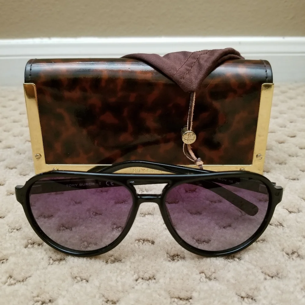 Tory Burch Aviator sunglass with cases